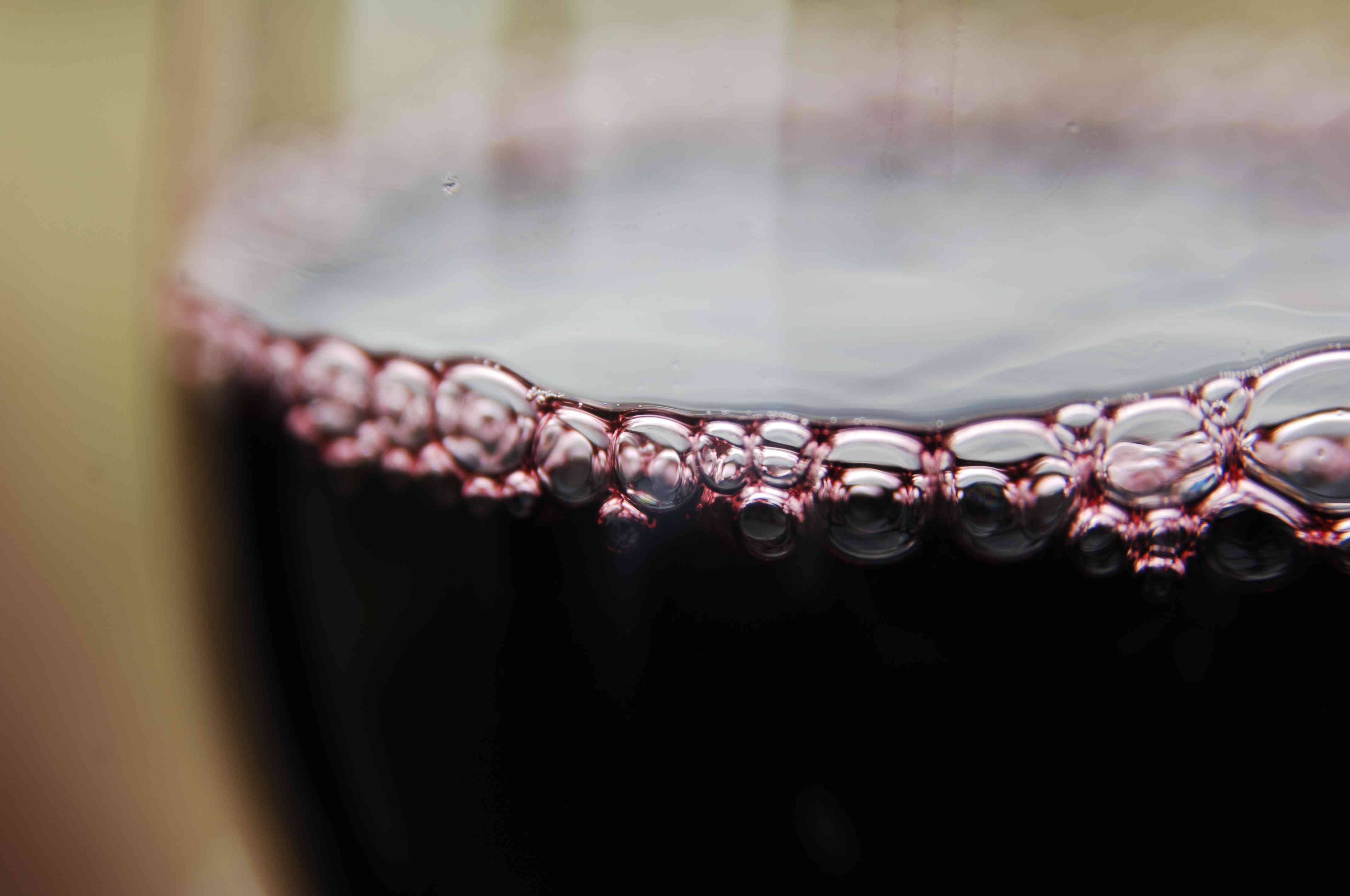 Rotwein im Glas
